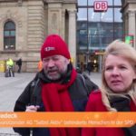 Olaf Schmiedeck und Katrin Gensecke stehen vor dem Magdeburger Hauptbahnhof und gegen ein Interwiev