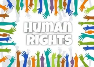 viele verschiedenfarbige Hände greifen und zeigen von außen in einen imaginären Kreis, dort steht "Human Rights"