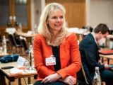 Katrin auf dem Listenparteital im Februar 2021 mit roter Jacke freut sich über die Aufstellung